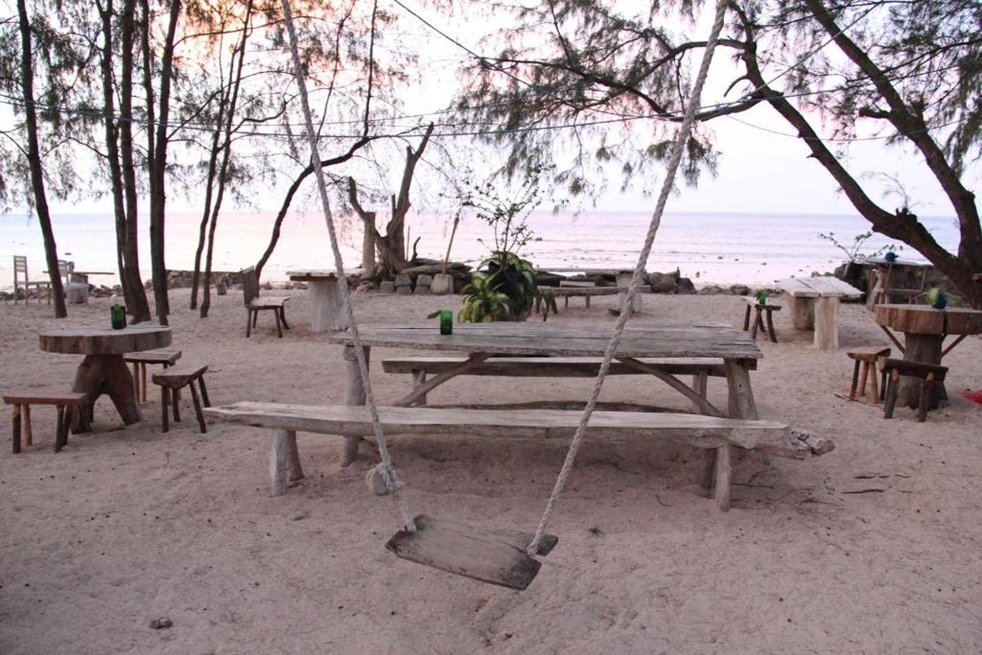 Cemara Beachfront Suite Mondu Zewnętrze zdjęcie